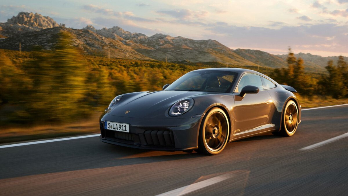 The New Porsche 911 Hybrid: A Game-Changer